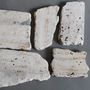 PAVIMENTAZIONE E/O RIVESTIMENTO IN TRAVETINO ANTICATO